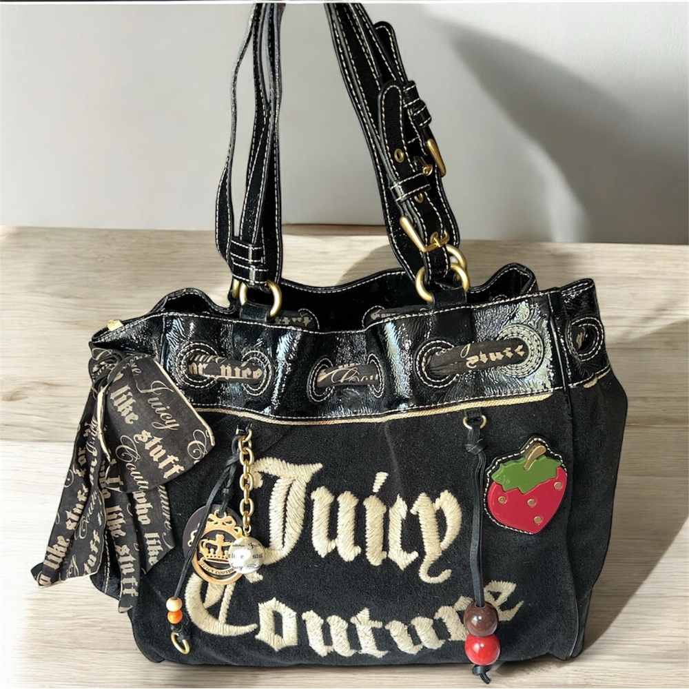 VINTAGE🍓HTF Juicy Couture Strawberry Fields Daydreamer bag Y2K
EUC✨